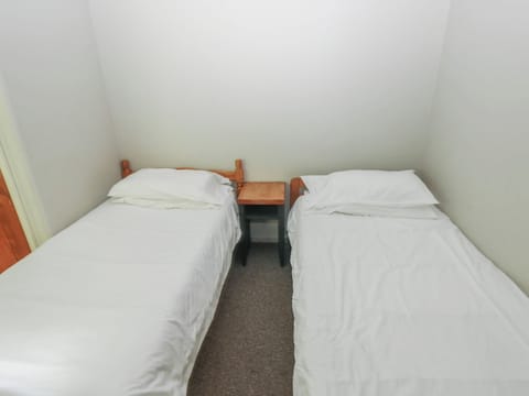 Cottage | 3 bedrooms, WiFi (free), individually decorated, individually furnished