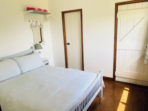 2 bedrooms, bed sheets