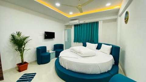 Deluxe Double Room, City View | Desk, free WiFi