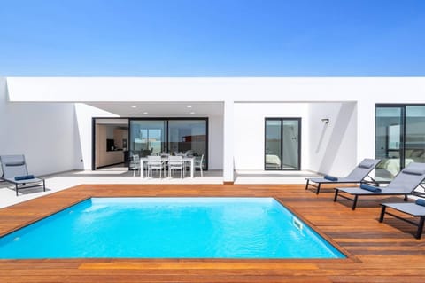 Villa Strelitzia image
