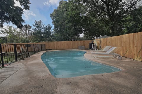 fenced pool