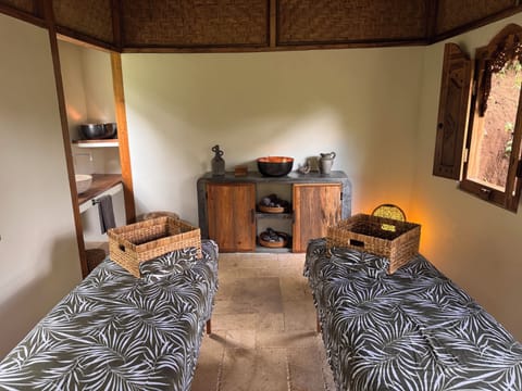 Couples treatment rooms, deep-tissue massages, massages