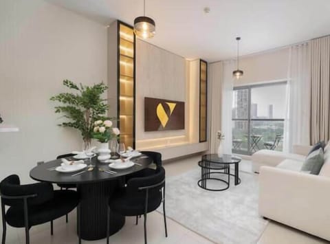 Luxury Apartment, Balcony, City View | In-room dining