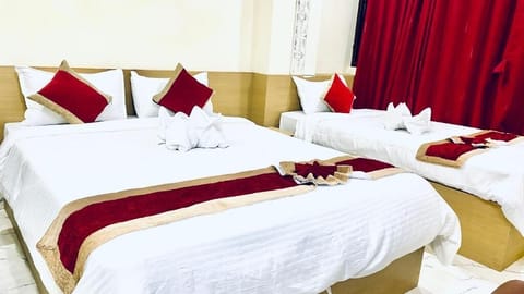 Deluxe Double or Twin Room, Non Smoking, City View | Desk, laptop workspace, soundproofing, iron/ironing board