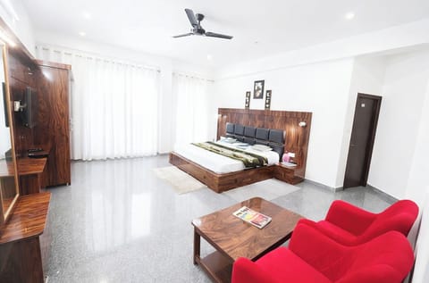 Superior Double Room | Hypo-allergenic bedding, desk, soundproofing, free WiFi