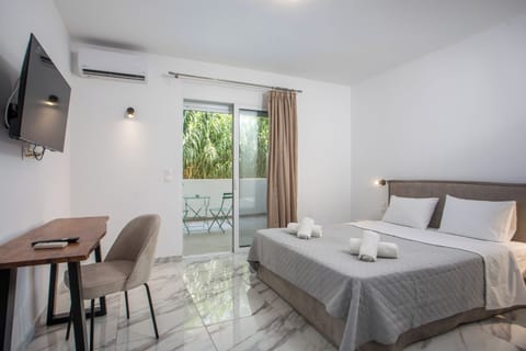 Junior Suite |Terrace | In-room safe, WiFi (free), bed sheets