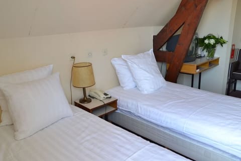 Unwind on crisp twin beds after a day exploring town.
