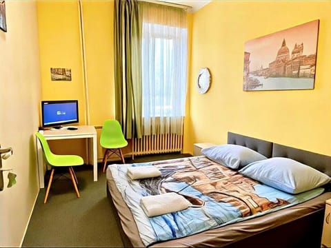 Comfort Room, City View
