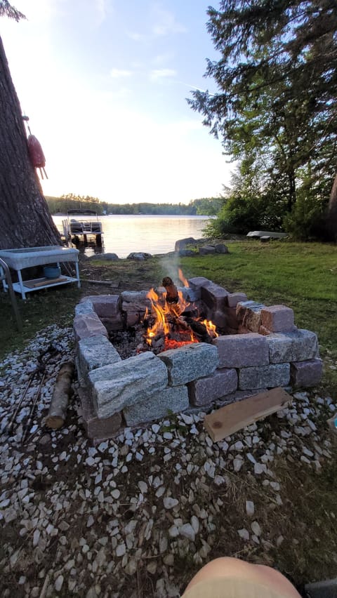 outdoor space, firepit, lakeview


