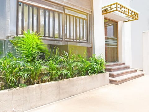 House | Reception