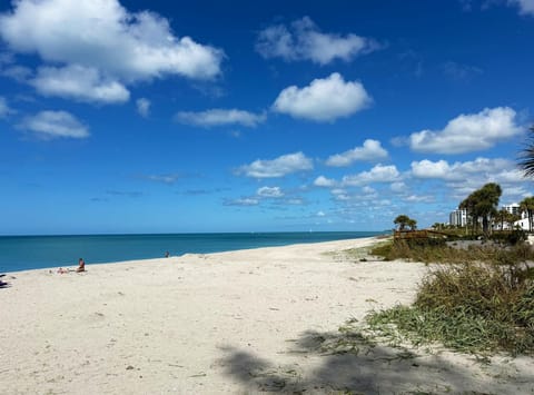 Venice Villas 1BR – Beach & Pool Escape (7491)