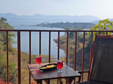 Luxury Room | Outdoor dining