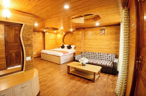 Premium Double Room, Multiple Beds | Hypo-allergenic bedding, desk, soundproofing