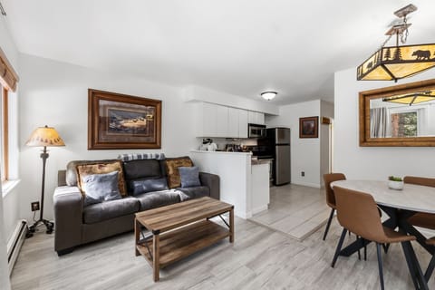 Relax in your open-concept living space with cozy leather seating, full kitchen, and rustic mountain charm.