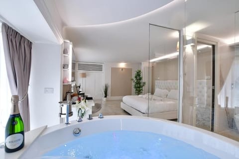 Exclusive Suite, 1 King Bed, Non Smoking, City View | In-room safe, desk, laptop workspace, blackout drapes