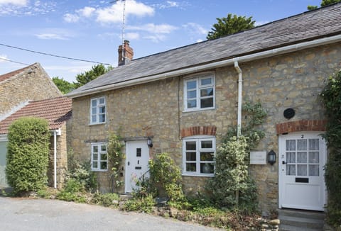1 Rose Cottage, Shipton Gorge: A charming holiday retreat for up to five guests