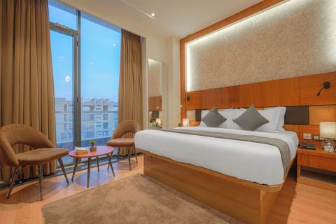 Superior Double Room, City View | Premium bedding, down comforters, memory foam beds, minibar