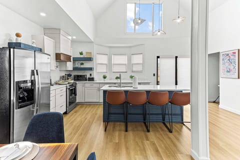 Gather around the spacious dining table for shared meals, game nights, or planning the day’s adventures together in a bright and welcoming space.