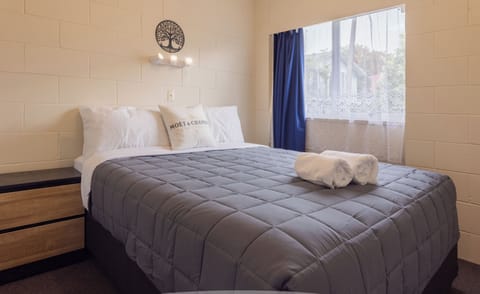 Family Suite | Desk, free WiFi, bed sheets