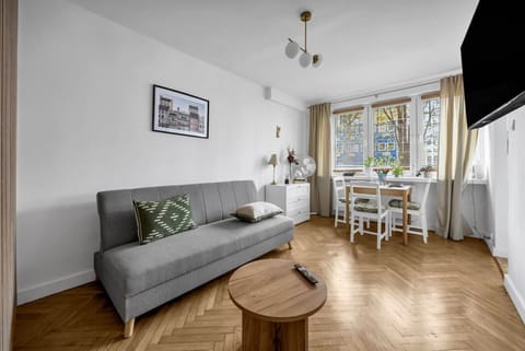 Studio for 3 Guests Located in the Center of Warsaw | Book Now with RENTUJEMY.COM
