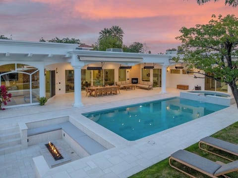 House | 6 bedrooms, desk, high-speed internet