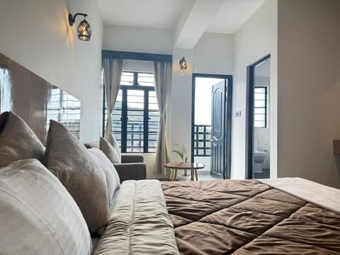Superior Room, Balcony, Mountain View | Iron/ironing board, free WiFi