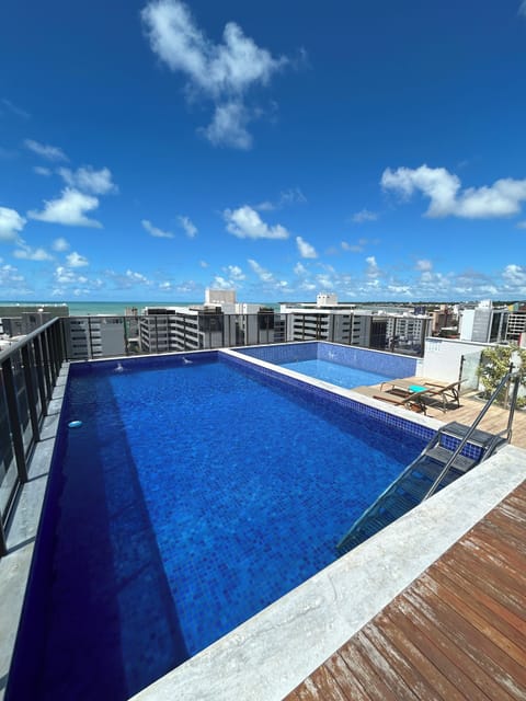 2 outdoor pools