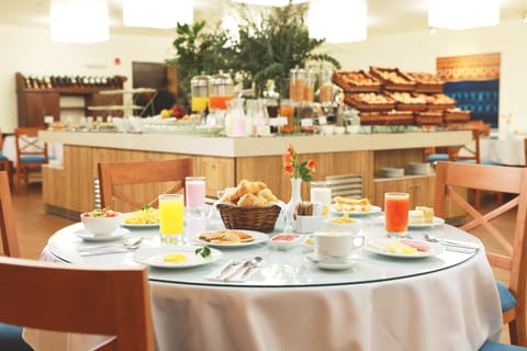 Free daily full breakfast