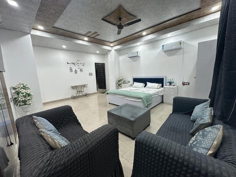 Deluxe Room | Rollaway beds, free WiFi, bed sheets