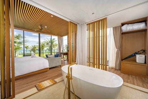 Deluxe Villa, Ocean View | Bathroom | Separate tub and shower, free toiletries, bathrobes, slippers