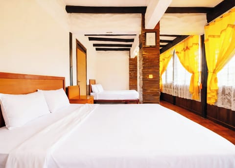 Family Double Room, 1 Bedroom, Courtyard View | Free WiFi, bed sheets