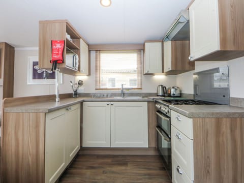 Cookware/dishes/utensils