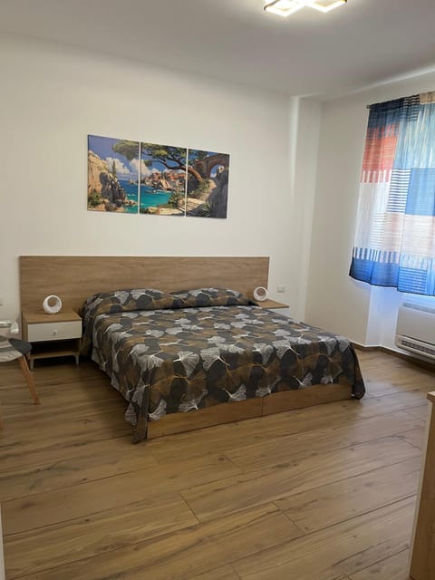 Desk, soundproofing, iron/ironing board, free WiFi