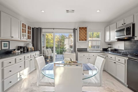 House, 5 Bedrooms, Accessible | Interior