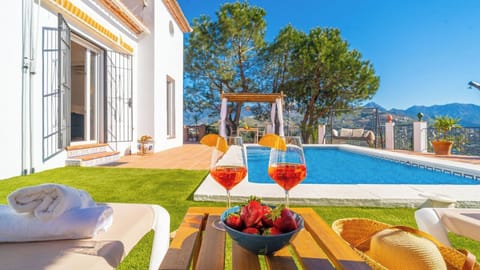 Villa María Sayalonga by Ruralidays