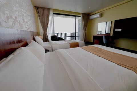 Premium bedding, desk, laptop workspace, WiFi (free)