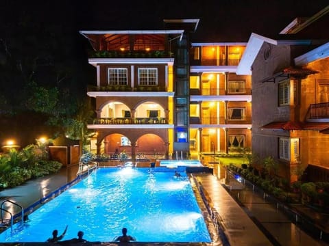 2 outdoor pools, open 7:00 AM to 10:00 PM, free cabanas, pool umbrellas