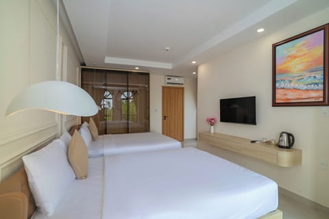 Deluxe Quadruple Room, Balcony | Minibar, desk, free WiFi, bed sheets
