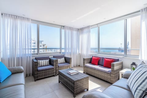Apartment, 2 Bedrooms, Kitchen, City View | Living area | Smart TV, Netflix, streaming services