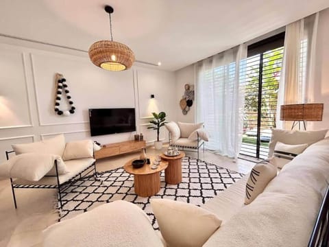 Villa, 3 Bedrooms, Private Pool, Garden View | Living area
