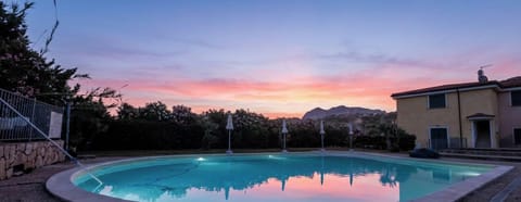 Seasonal outdoor pool, pool umbrellas, sun loungers