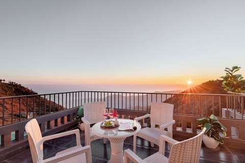 Deluxe Villa, Balcony | Outdoor dining