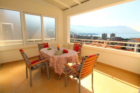 Apartment, Balcony, Sea View | Outdoor dining