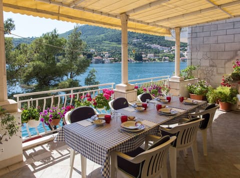 Double Room (Standard Double Room with Sea View) | Dining room