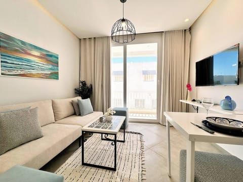 Apartment, 2 Bedrooms | Living room