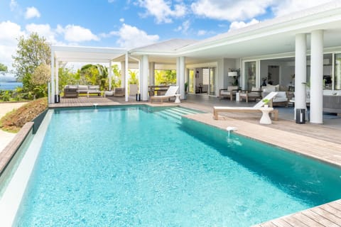 terrasse et piscine