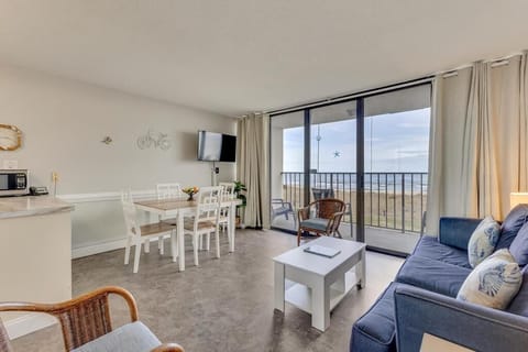 Atlantic Towers 206-large-001-031-Main Living Area-1500x1000-72dpi
