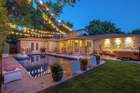 Private pool, hot tub, string lights, and a mural that glows at night. Your Fort Worth bachelorette weekend starts here.