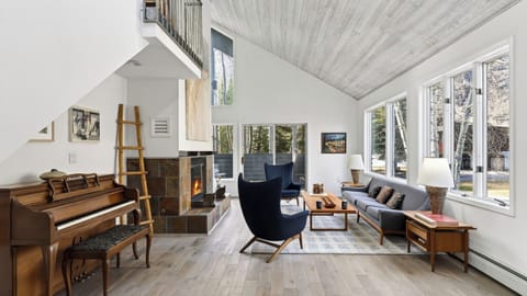 House (5 Bedrooms) | Interior