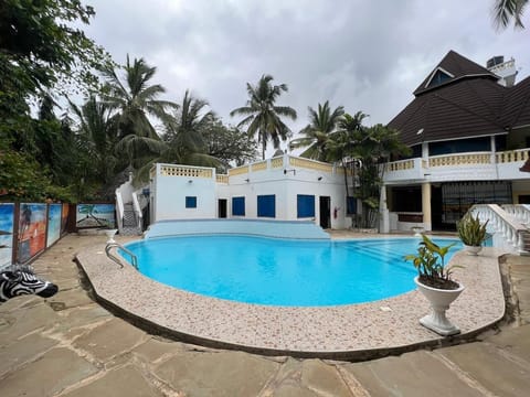 House, 4 Bedrooms, Accessible, Smoking | Pool | Outdoor pool